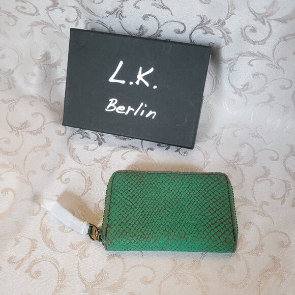 L. K. Berlin Genuine leather Green apple Python Snakeskin design card holder - Picture 2 of 8